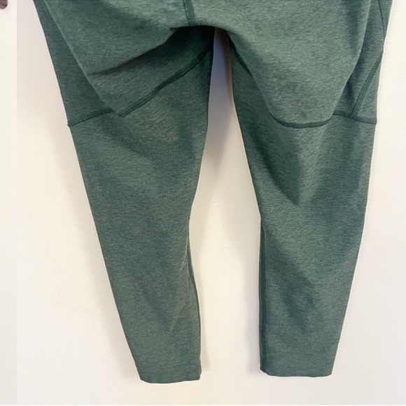 Outdoor Voices 3/4 Warm-up Crop Leggings in Hunter Green Size Medium Athletic - Picture 6 of 7